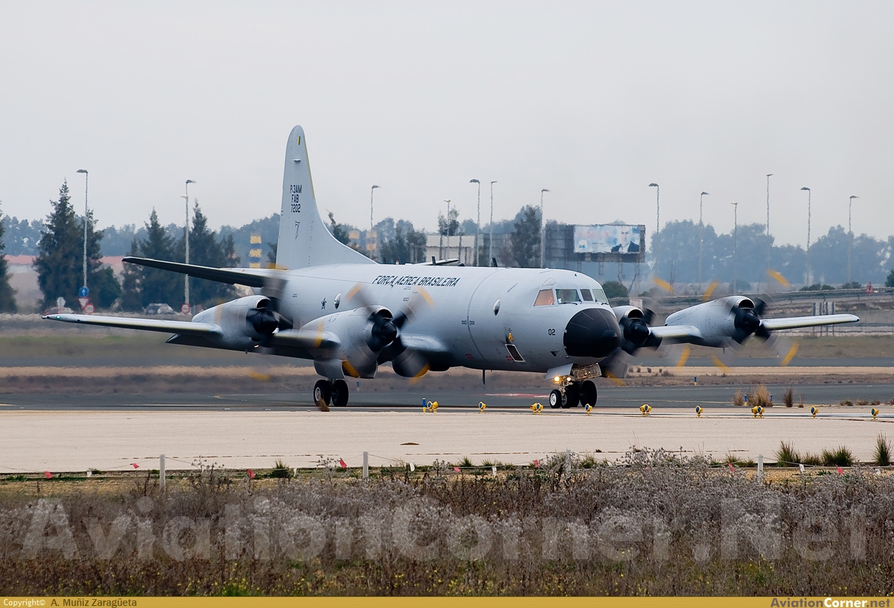 http://www.aviationcorner.net/public/photos/2/9/avc_00236829.jpg