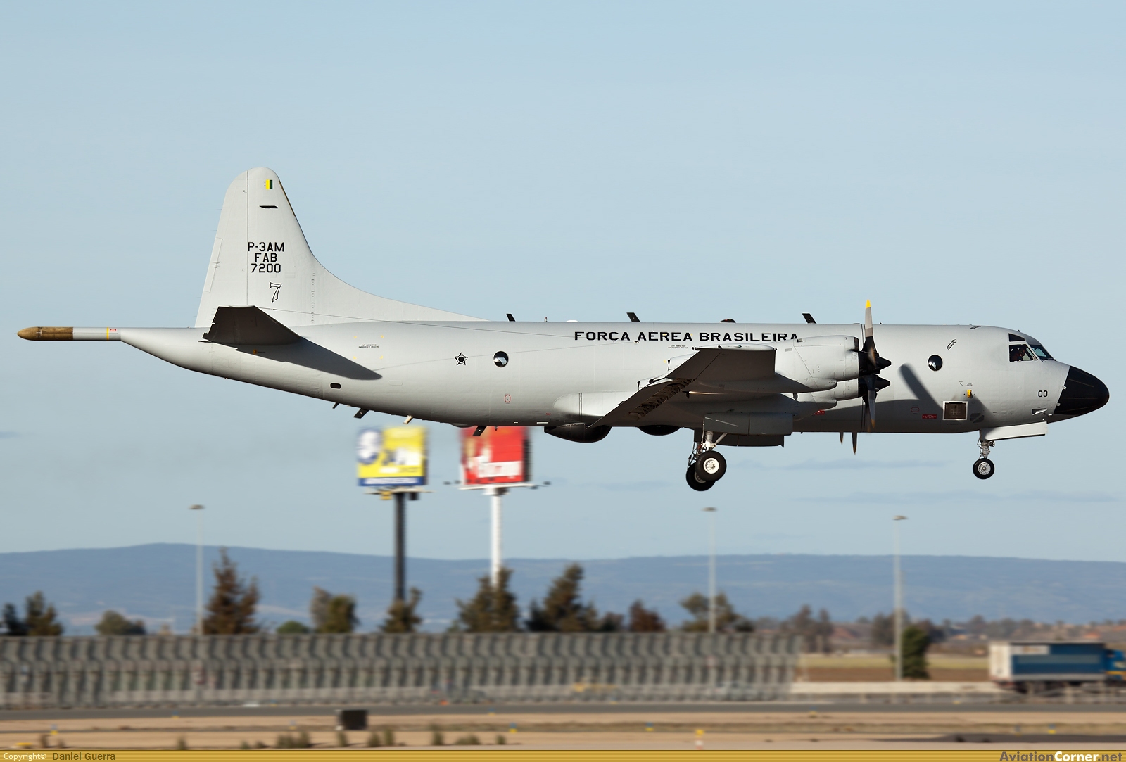 http://www.aviationcorner.net/public/photos/7/4/avc_00234974.jpg