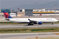 Oscar Martinez Spotters BCN-El Prat. Click to see full size photo