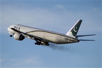 Jordi Rull Dalmau.Spotters BCN-El Prat. Click to see full size photo