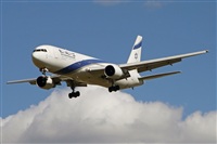 Jordi Rull Dalmau.Spotters BCN-El Prat. Click to see full size photo
