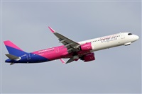 �Oscar Mart�nez spotter Barcelona el Prat. Click to see full size photo