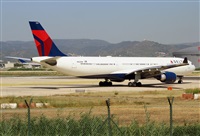 Jordi Rull Dalmau.Spotters BCN-El Prat. Click to see full size photo