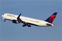 Adolfmalet-Spotters Barcelona-El Prat. Click to see full size photo