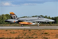 �Anonymous aviation photographer-AIRE.ORG. Click to see full size photo