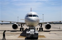 Jordi Rull Dalmau.Spotters BCN-El Prat. Click to see full size photo