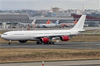 Rubn Gil - Noisy Spotters. Click to see full size photo