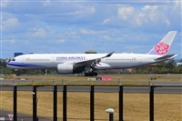 �Miguel A. �gueda Rguez.  (CANARY ISLANDS SPOTTING). Click to see full size photo