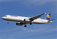 Jordi Rull Dalmau.Spotters BCN-El Prat. Click to see full size photo