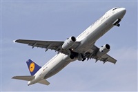 Jordi Rull Dalmau.Spotters BCN-El Prat. Click to see full size photo