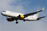 �Oscar Mart�nez spotter Barcelona el Prat. Click to see full size photo