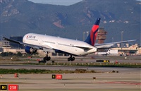Adolfmalet-Spotters Barcelona-El Prat. Click to see full size photo