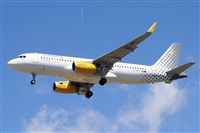 Jordi Rull Dalmau.Spotters BCN-El Prat. Click to see full size photo