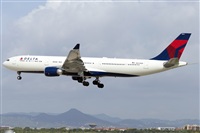 Rubn Gil - Noisy Spotters. Click to see full size photo