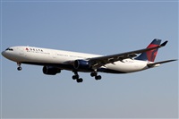 Rubn Gil - Noisy Spotters. Click to see full size photo