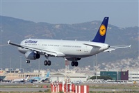 Adolfmalet-Spotters Barcelona-El Prat. Click to see full size photo