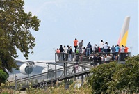 Adolfmalet-Spotters Barcelona-El Prat. Click to see full size photo
