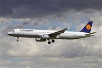 Jordi Rull Dalmau.Spotters BCN-El Prat. Click to see full size photo