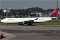 Rubn Gil - Noisy Spotters. Click to see full size photo