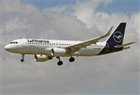 Jordi Rull Dalmau.Spotters BCN-El Prat. Click to see full size photo