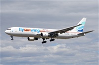 Jordi Rull Dalmau.Spotters BCN-El Prat. Click to see full size photo