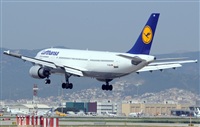 Adolfmalet-Spotters Barcelona-El Prat. Click to see full size photo