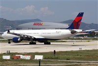 Jos Miguel Bernases - Noisy Spotters. Click to see full size photo