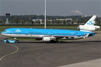 Rubn Gil - Noisy Spotters. Click to see full size photo